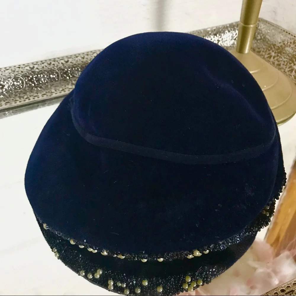 VINTAGE 1960'S BLUE VELOUR BERET STYLE HAT WITH RHINESTONE EMBELLISHMENT - Picture 12 of 13